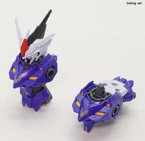 Club G Gundam Griepe - 머리와 상체 전체를 우측의 변형 전용 파츠로 교체해야 합니다.