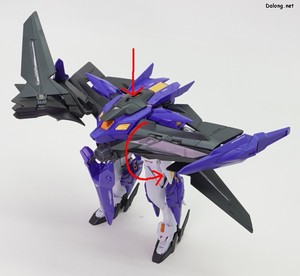 Club G Gundam Griepe - 백팩을 상체 위에 끼운 다음, 리플렉트 실드를 반으로 포개서 접어줍니다.