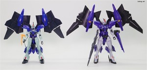 Club G Gundam Griepe - 1997년에 발매된 구판 1/144 건담 그리프와 함께. 디테일과 기믹도 발전햇지만, 전체적으로 덩치가 훨씬 커졌네요. (1/2)