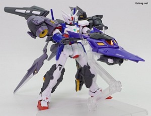Club G Gundam Griepe - 두 손으로 그리프 암즈를 잡은 포즈 (2/3)