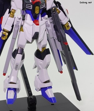 Club G Strike Freedom Gundam Type 2 & Wing of Light Effect Set - 길다란 조인트 파츠를 이용하면 사이드 스커트에도 거치할 수 있는데요. 역시 2가지 위치와 방향으로 거치할 수