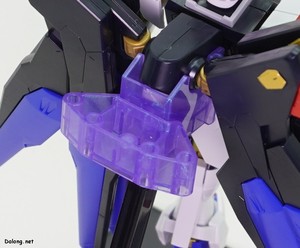 Club G Strike Freedom Gundam Type 2 & Wing of Light Effect Set - 추가 조인트 파츠를 연결하면, 8개의 드라군을 사출상태로 전시할 수 있습니다.