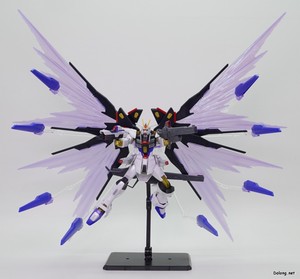 Club G Strike Freedom Gundam Type 2 & Wing of Light Effect Set - 사출된 드라군을 전면으로 향한 전탄발사 포즈 (1/3)