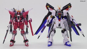 Club G Strike Freedom Gundam Type 2 & Wing of Light Effect Set - HGCE 인피니트 저스티스 건담 2식과 함께.