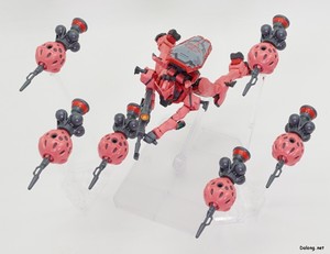 Club G Expansion Set for Red Gundam - 비트를 모두 분리하여 동봉된 미니 스탠드로 개별 디스플레이한 모습 (3/4)