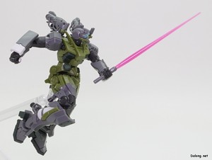 HG 1/144 ゲルググ(GQ) - スタンドに乗せたビームサーベルポーズ (4/4)