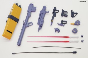 HG 1/144 Dガンダムセカンド - D ガンダム ファーストからビーム・ショットガンを除いたほぼすべての武装が流用されており、全体的な武装構成がさらに充実しています。