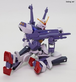 HG 1/144 Dガンダムセカンド - しゃがんだままコネクテッド・ビームライフルで射撃するポーズ（2/2）
