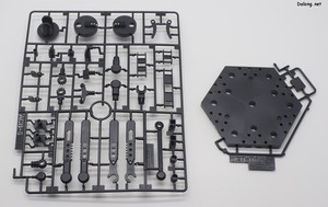 Club G Gundam Astray Mirage Frame Second Issue - 검은색의 액션베이스 5가 동봉되어 있습니다.