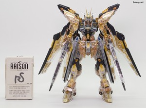 Club G Strike Freedom Gundam [Mechanical Clear] - 담배갑과의 크기 비교