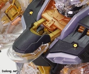 Club G Strike Freedom Gundam [Mechanical Clear] - 콕핏 해치 및 스커트/어깨의 전개 기믹 다만 장갑이 투명하다보니, 전개를 통해 프레임이 노출되는 효과가 덜합니다. (1/3)