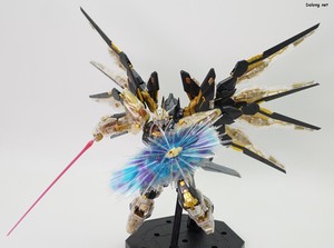 Club G Strike Freedom Gundam [Mechanical Clear] - 빔사벨 + 빔 실드 포즈 (1/3)