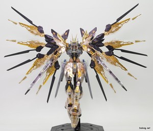 Club G Strike Freedom Gundam [Mechanical Clear] - 날개 풀 오픈 포즈 (1/4)