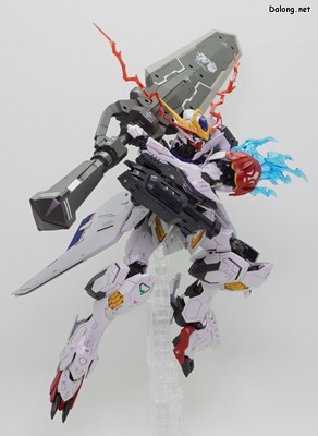 Club G Expansion Parts Set for Gundam Barbatos Lupus - 오른팔이 파손된 상태에서의 발큐리아 버스터 소드 포즈 (2/4)