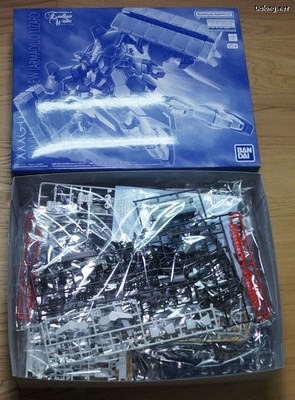 Club G Gundam Sandrock EW (Armadillo Lizard) - Box Open