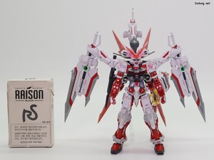 Club G Gundam Astray Red Dragon - 담배갑과의 크기 비교