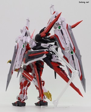 Club G Gundam Astray Red Dragon - 다양한 각도에서 본 모습 . 원래 가베라 스트레이트는 사이드 스커트에 거치하는게 정석인데, 그러면 간섭 때문에 직립 자체가 어렵고 잘 떨어지는지라, 허벅지 옆에 거