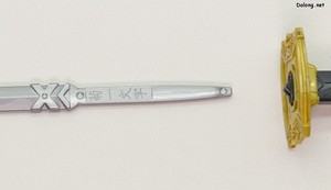 Club G Gundam Astray Red Dragon - 기존 무장 중, 가베라 스트레이트용 칼날 파츠만 신규 조형으로 제공되는데요. 칼날에 새겨진 문자가 변경된 설정 때문인데, 조립 후에는 보이지 않는 부위이긴 합니다.