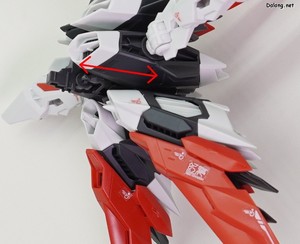 Club G Gundam Astray Red Dragon - 플라이트 유닛의 하단 부스터는 MG처럼 전/후로 슬라이드 가동됩니다.