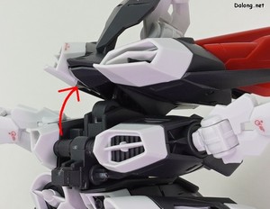 Club G Gundam Astray Red Dragon - 플라이트 유닛 최상단 블럭의 가동 역시 MG와 비슷합니다.