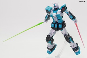 Club G RX-78-2 Gundam Ver. 2.0 [Hatsune Miku Ver.] - 2가지 색의 빔사벨을 적용해본 모습 (2/2)
