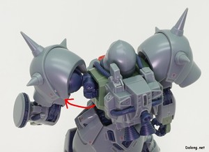 RE/100 1/100 デナン・ゾン - 肩を外側に引き出して大きく回転させることができます。
