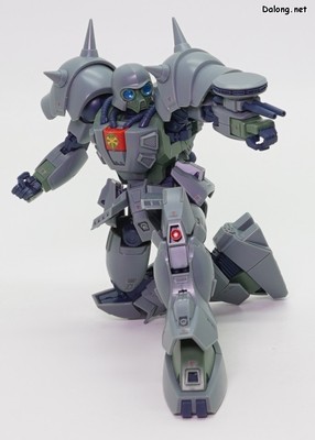 RE/100 1/100 デナン・ゾン - 片膝立ちビームガン射撃ポーズ（1/3）