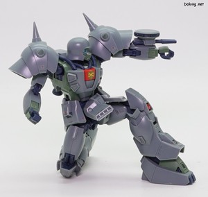 RE/100 1/100 デナン・ゾン - 片膝立ちビームガン射撃ポーズ（2/3）