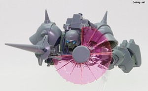 RE/100 1/100 デナン・ゾン - ビーム・シールドを一部だけ展開したポーズ（1/3）