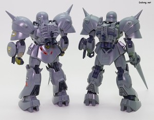 RE/100 1/100 デナン・ゾン - 1991年に発売された旧キット1/100 デナン・ゾンと一緒に。ディテールよりもプロポーションの差に時代の流れを感じます。（2/2）