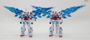 Osaka Expo RX-78F00/E Gundam (EX-001 G.L.R.S.S. Feather UNIT) Chemical Recycle Ver. - 일반판(좌측)과의 비교. 보시다시피 시각적으로 똑같습니다. (1/2)