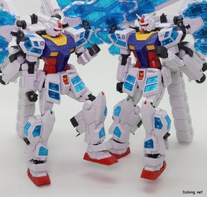Osaka Expo RX-78F00/E Gundam (EX-001 G.L.R.S.S. Feather UNIT) Chemical Recycle Ver. - 다만 케미컬 리사이클 버전(우측)이 살짝 더 관절강도가 탄탄한 느낌이네