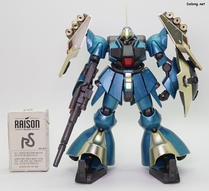 RE/100 1/100 ヤクト・ドーガ (ギュネイ・ガス機) [スペシャルコーティング] - タバコの箱とのサイズ比較