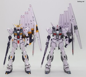 Side-F Nu Gundam (First Lot Color Ver.) - 일반판으로 발매된 RG 뉴건담과 함께.