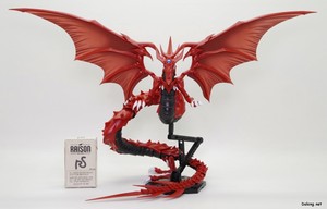 Figurerise Standard Slifer The Sky Dragon - 담배갑과의 크기 비교