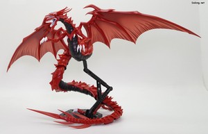 Figurerise Standard Slifer The Sky Dragon - 스탠드를 배 아래쪽에 연결하여 올려본 포즈. 스탠드가 허약해서 무게중심을 아주 잘 맞춰야 합니다. (1/3)