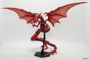 Figurerise Standard Slifer The Sky Dragon - 스탠드를 등쪽으로 연결한 포즈가 약간 더 안정적인데, 여전히 불안합니다. 의외로 다양한 포즈를 취하긴 어려운 킷입니다. (1/3)