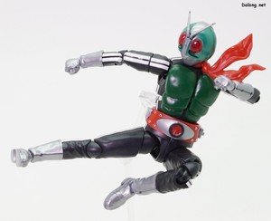 Figurerise Standard Masked Rider 1 - 날라차기 포즈. 다른 킷은 이 포즈를 자연스럽게 구현하기 힘들었는데.. 이 친구는 아주 쉽네요. (2/3)