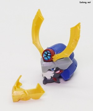 Figurerise Standard Magnagarurumon - You can also swap out the silver forehead section of Susanoomon for gold.