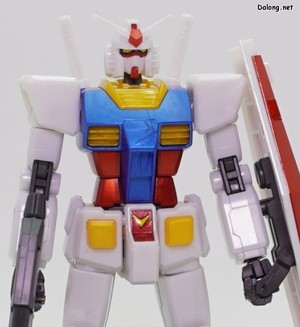 HGUC RX-78-2 Gundam [Metalic Gloss Injection] - Detail shots (1/4)