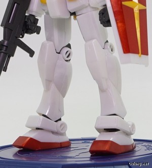 HGUC RX-78-2 Gundam [Metalic Gloss Injection] - Detail shots (3/4)