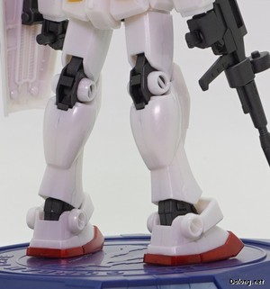HGUC RX-78-2 Gundam [Metalic Gloss Injection] - Detail shots (4/4)