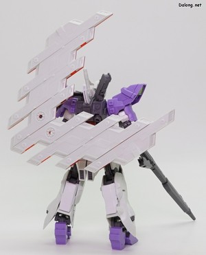 HG 1/144 ガンダムベース限定 ムーンガンダム (ロング・ライフル装備) - 様々な角度から (2/6)