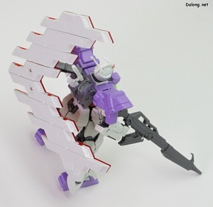 HG 1/144 ガンダムベース限定 ムーンガンダム (ロング・ライフル装備) - 様々な角度から (4/6)
