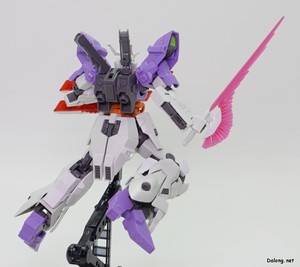 HG 1/144 ガンダムベース限定 ムーンガンダム (ロング・ライフル装備) - ビーム・トマホークポーズ (2/2)