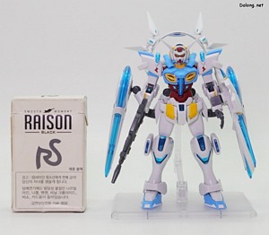 Gundam Base G-Self Perfect Pack [Reconguista in G the Movie Ver.] - 담배갑과의 크기 비교
