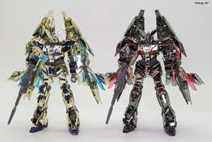 HGUC 유니콘 건담 3호기 페넥스 (디스트로이 모드) 골드 & 실버 세트 - 골드 & 실버 코팅의 HGUC 페넥스 2기가 합본되어 있습니다.