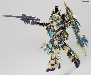HGUC 유니콘 건담 3호기 페넥스 (디스트로이 모드) 골드 & 실버 세트 - 골드 코팅 액션 포즈 (2/4)
