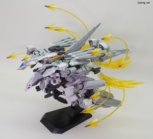 Gundam Base Xi Gundam / Pelelope Funnel Missile Effect Set - 하단부 이펙트 파츠를 수평으로 배치하고 HGUC 아류제우스 플라이트 폼에 적용한 모습. 옆으로 넓게 퍼지게 만드는게