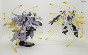 Gundam Base Xi Gundam / Pelelope Funnel Missile Effect Set - HGUC 아류제우스와 HGUC 크시 건담 (기동전사 건담 섬광의 하사웨이 키르케의 마녀)에 함께 적용해본 모습. 실
